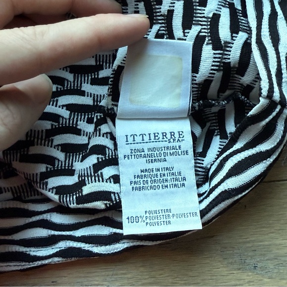 Vintage Versace Jeans Couture black & white Crop Top - Picture 6 of 8